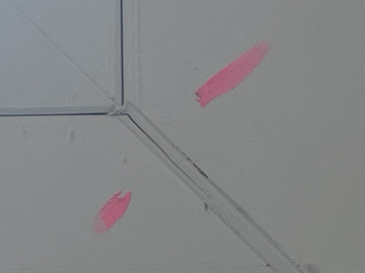 Трещина профиля створки окна