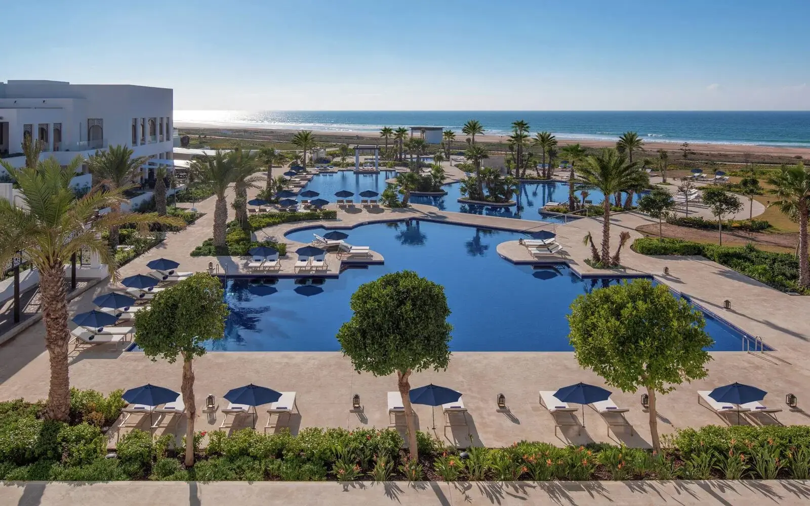 Открытый бассейн курорта Hilton Tangier Al Houara
