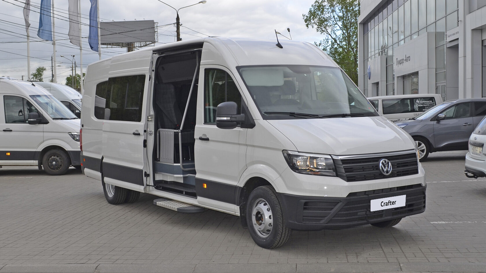 Купить маршрутное такси на базе Volkswagen Crafter | Официальный дилер  Луидор-Авто