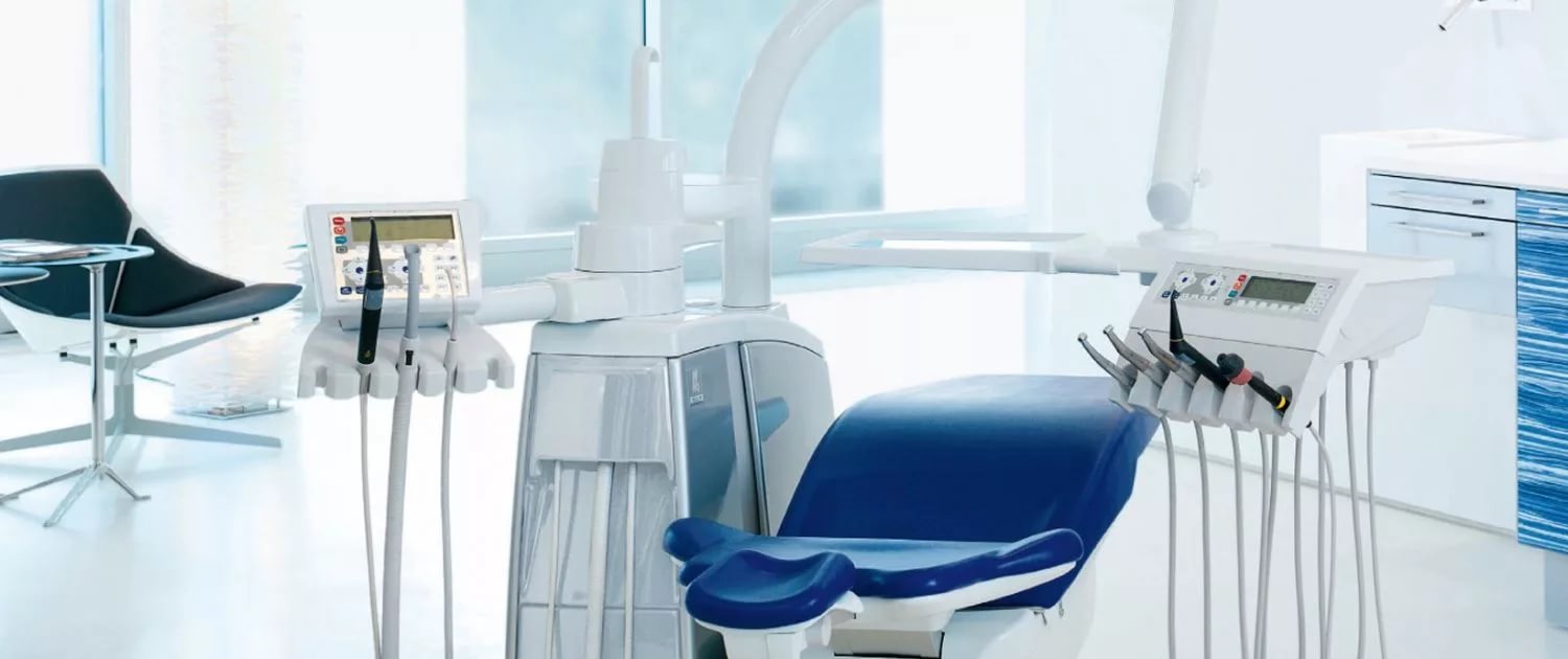 Оборудование стоматологического кабинета. Стом светильник adec performer 3. Люмидент беговая. Оборудование стоматолога. Приборы зубного врача.