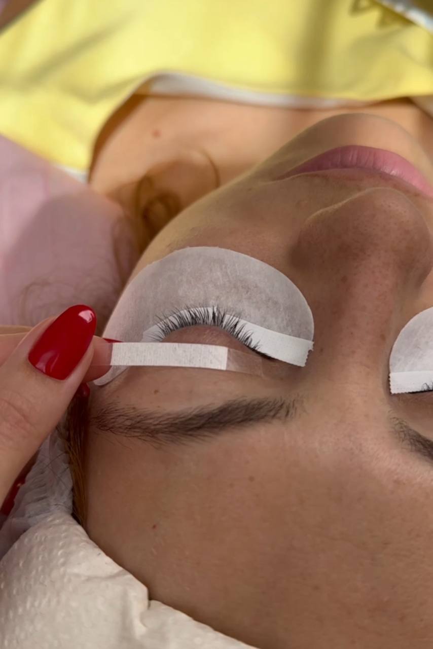 Нятяжка ресниц