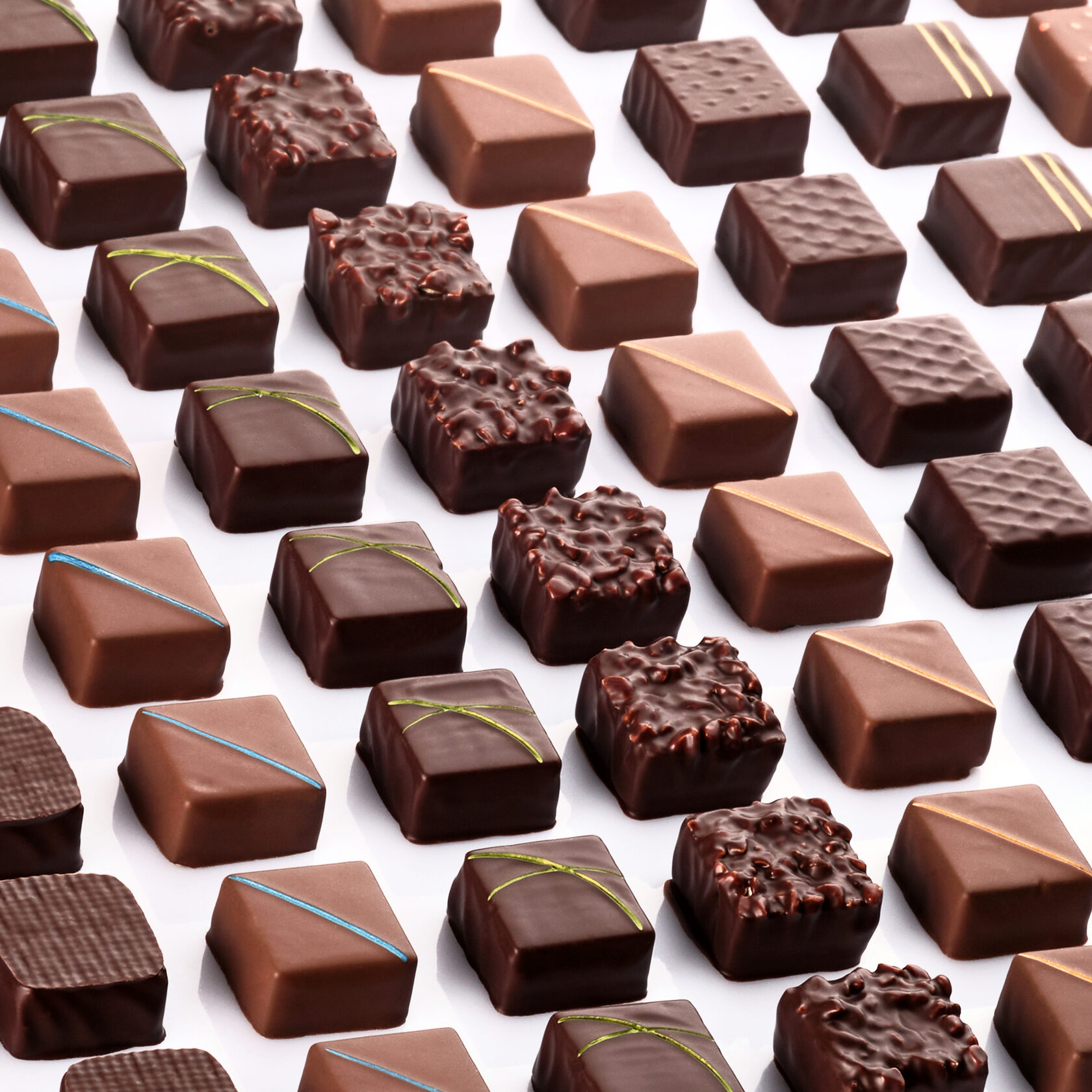 Шоколад квадрат. Шоколадные конфеты. Нарезные конфеты. Конфеты шоколад.