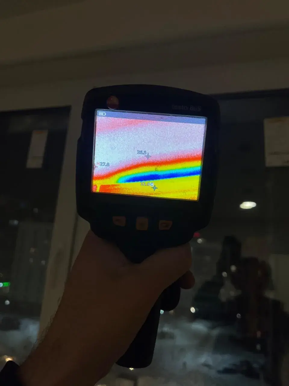 Щель в замке ламината