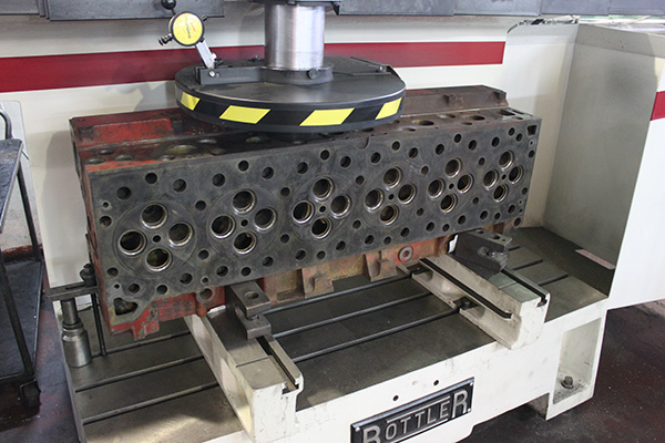 IRKDVS. Обработка привалочной плоскости на головке CUMMINS.