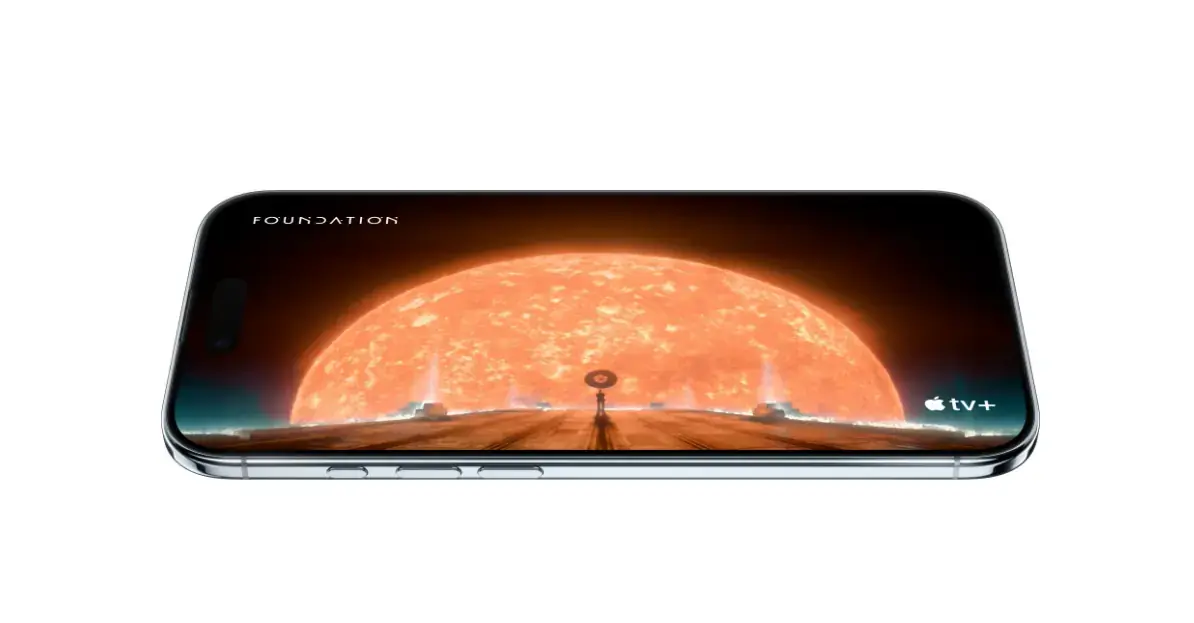 iPhone Air в руке демонстрирует легкость 165 г