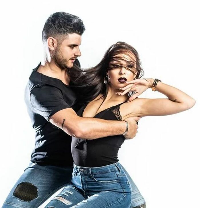 Бачата танец. Сальса ча ча ча. Танцы кизомба бачата. Девушка танцует бачату. Бачата новое.