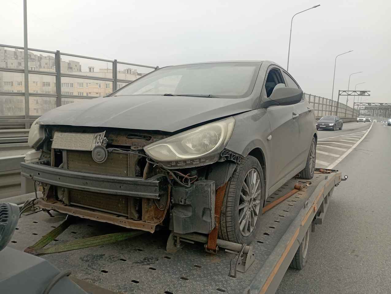 Эвакуация автомобиля Hyundai Solaris с Приморского проспекта в Приморском районе Санкт-Петербурга