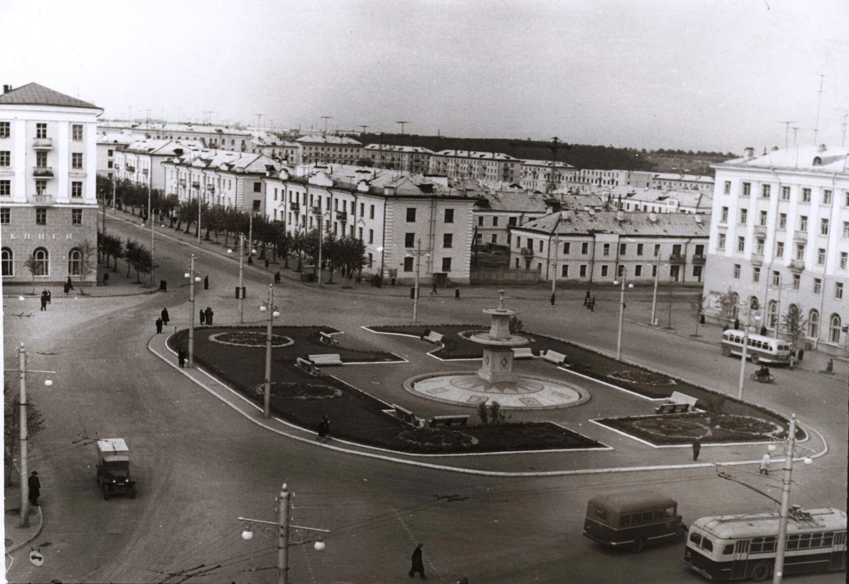 Площадь в Красногорском районе. 1959 г.