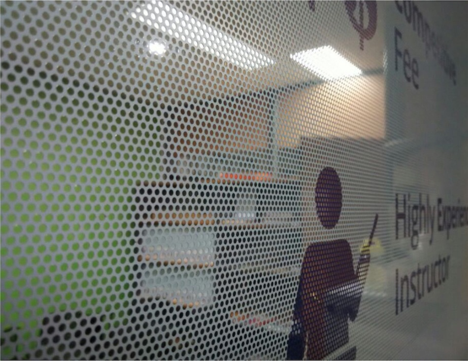 Оклейка витрин пленкой по низкой цене: оформление витрин рекламной ...