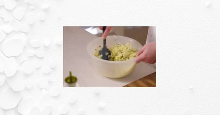 Приготовление капустных котлет с манкой и яйцом на сковороде: шаг 5