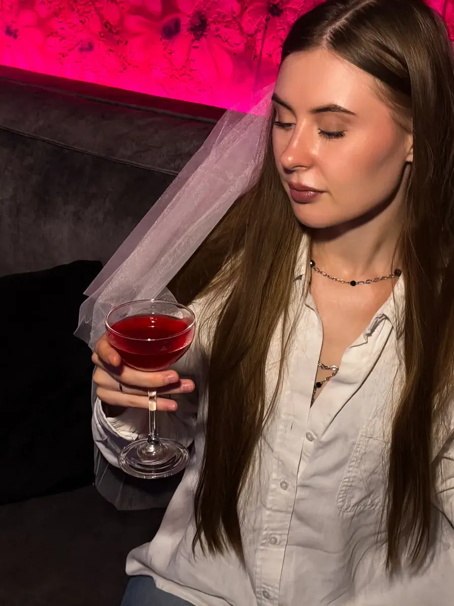 Девичник в розовом свете