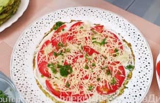 Приготовление кабачкового торта с помидорами, сыром и чесноком: шаг 14