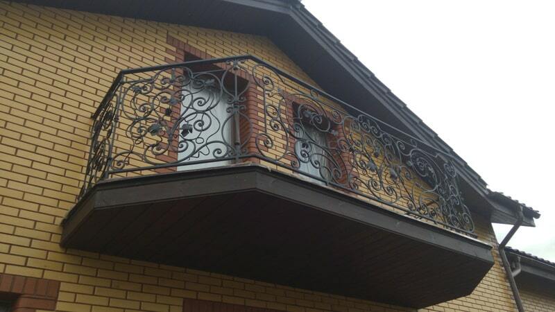 Кованые балконы, кованые перила и ограждения балконов БК001