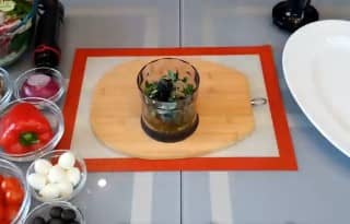 Приготовление салата «Нисуаз» с тунцом: шаг 2