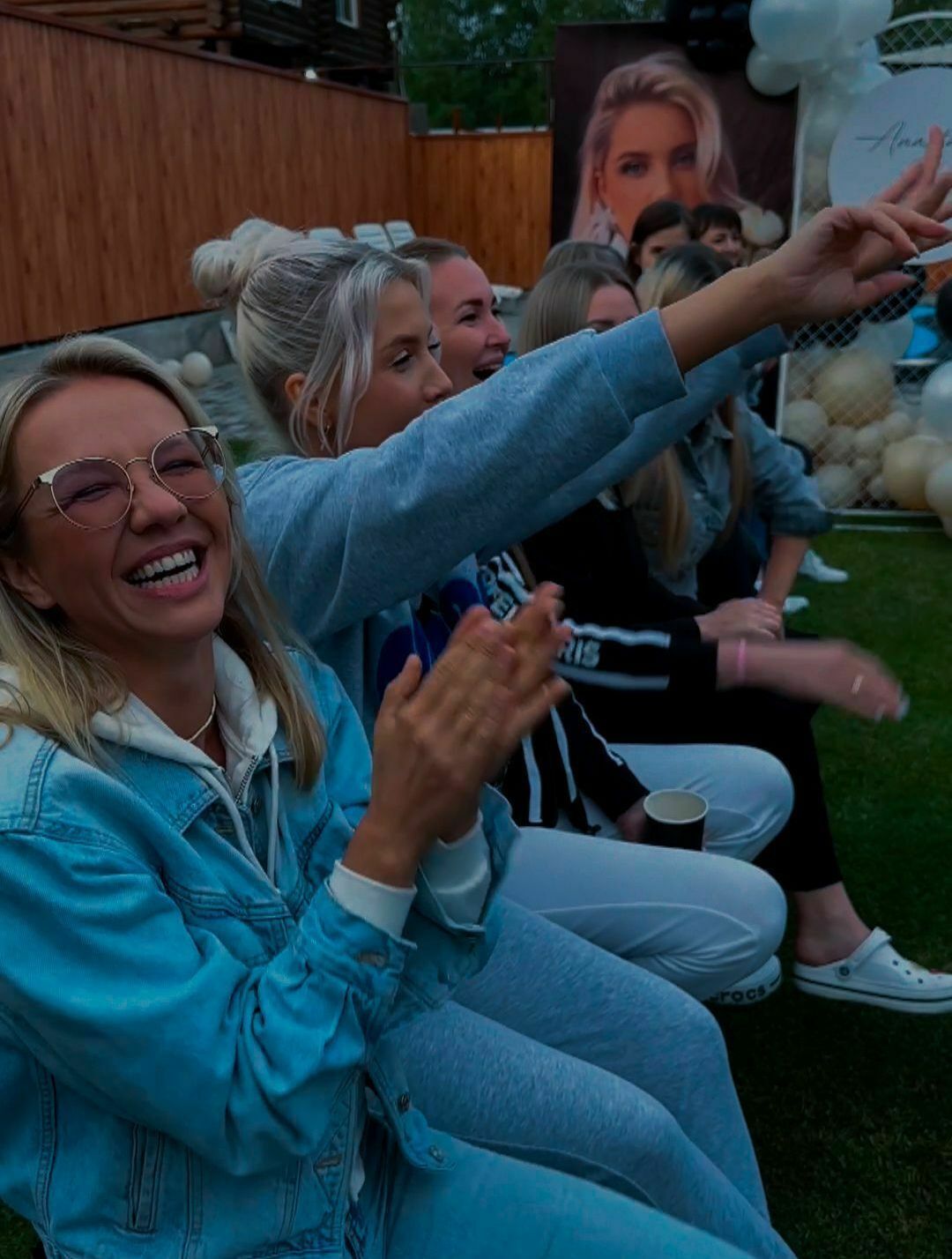 Фотография вечеринки с друзьями