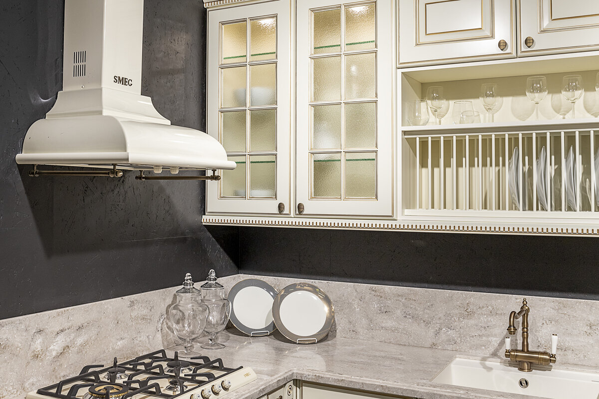 Купольная вытяжка в стиле ретро. Кухня МИЛЕДИ. Фото в салоне