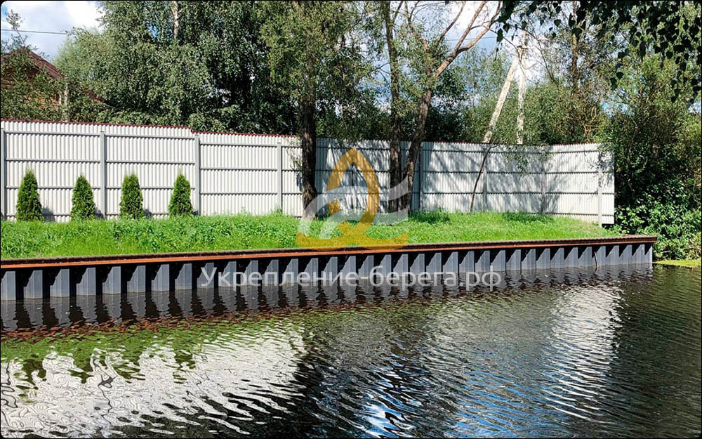 Укрепление берега реки пруда на дачном участке шпунтом ПВХ габионами ...