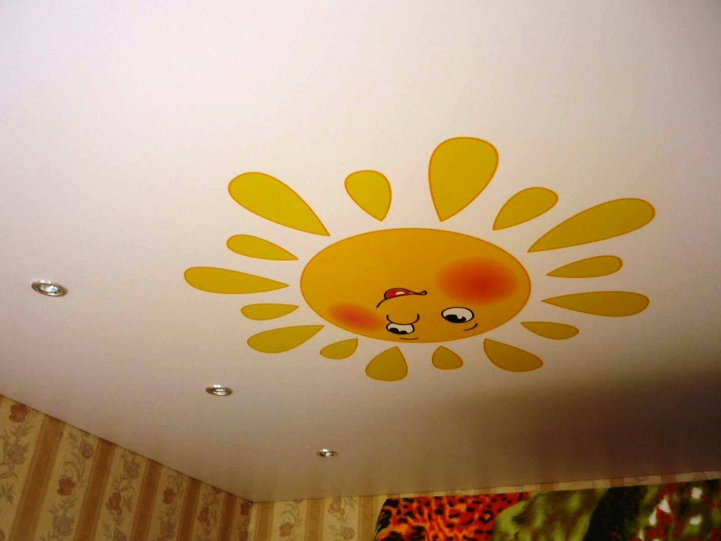 потолок из гипсокартона солнышко