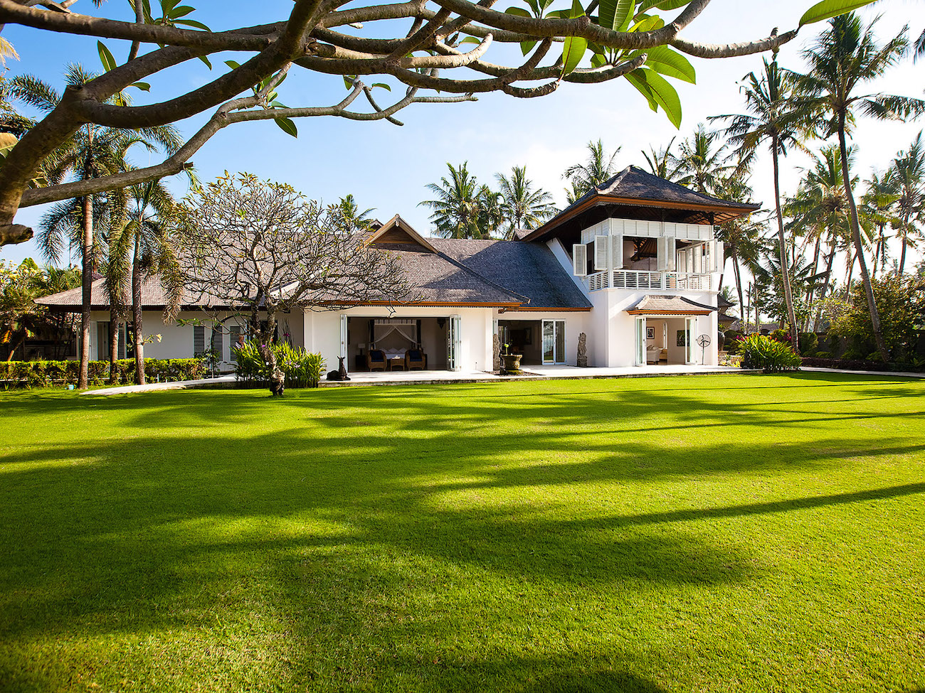 Вилла на бали. Дома в колониальном стиле на берегу океана. Вилла б.Али. Bali Villa. Вилла на ПМЖ на Бали.