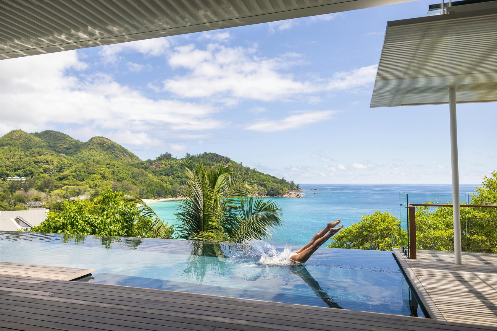 Отдых у бассейна Cheval Blanc Seychelles