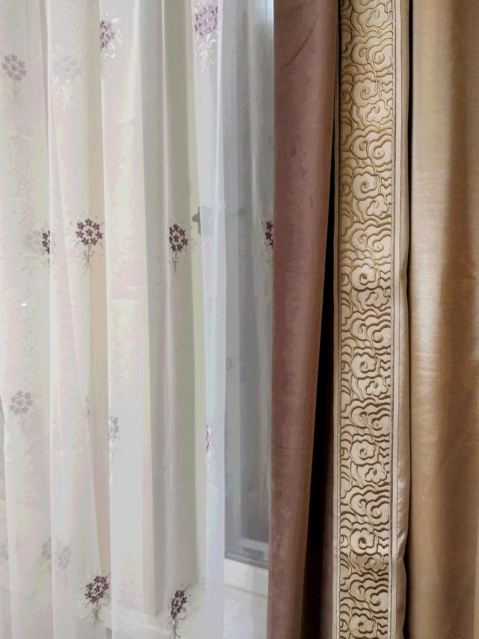 Тюли с вышивкой и шторы с кантом - пошив на заказ в СПб