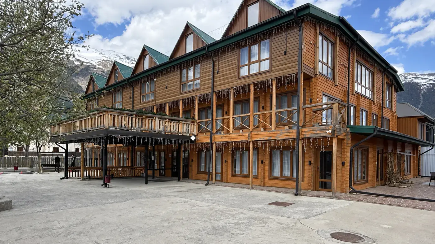 Гостевой дом HAYAT CHALET, вид со двора