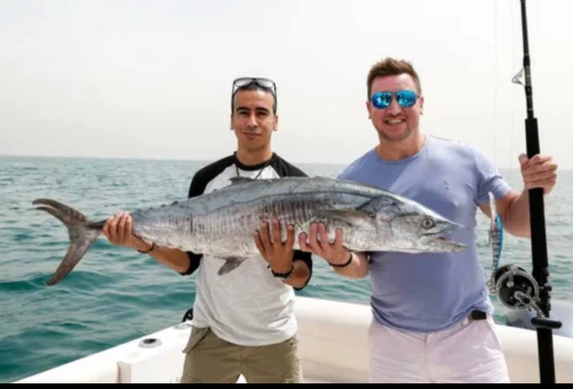 Fishing dubai. Рыбы в Дубае. Рыбалка в Дубае. Дубай рыбы в море. Рыбки в Дубае.