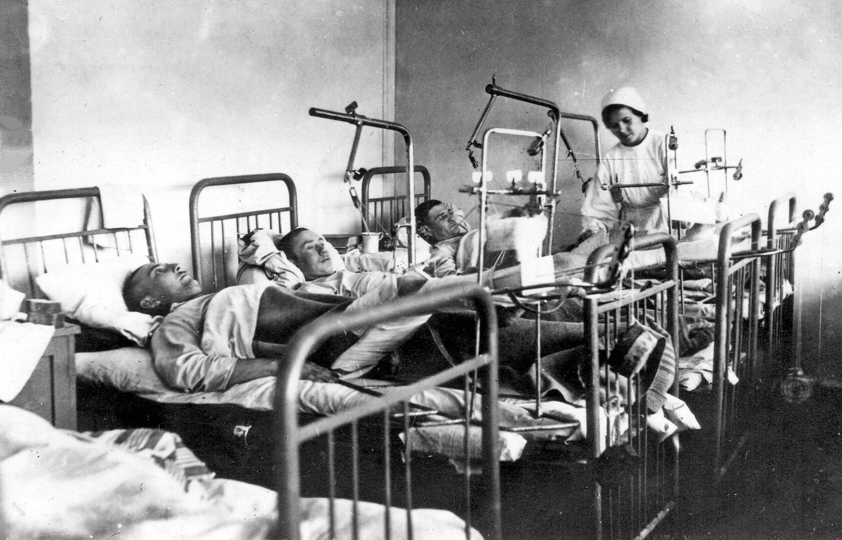 Победившим смерть во имя жизни: севастопольские медики в первые дни Великой Отеч