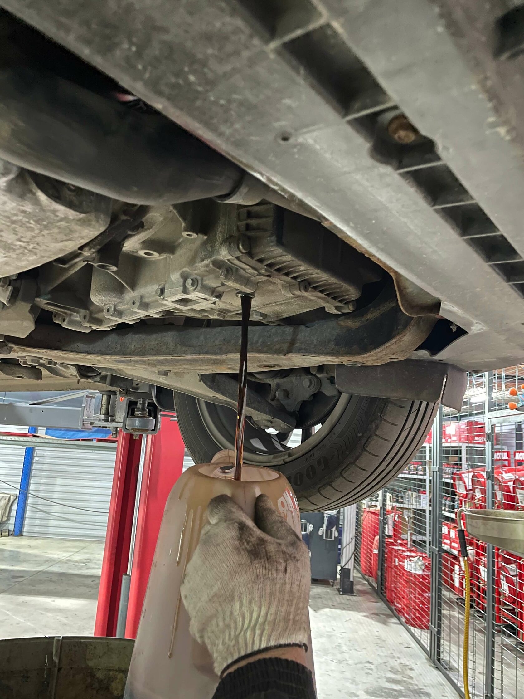 Слив масла из передней секции Powershift