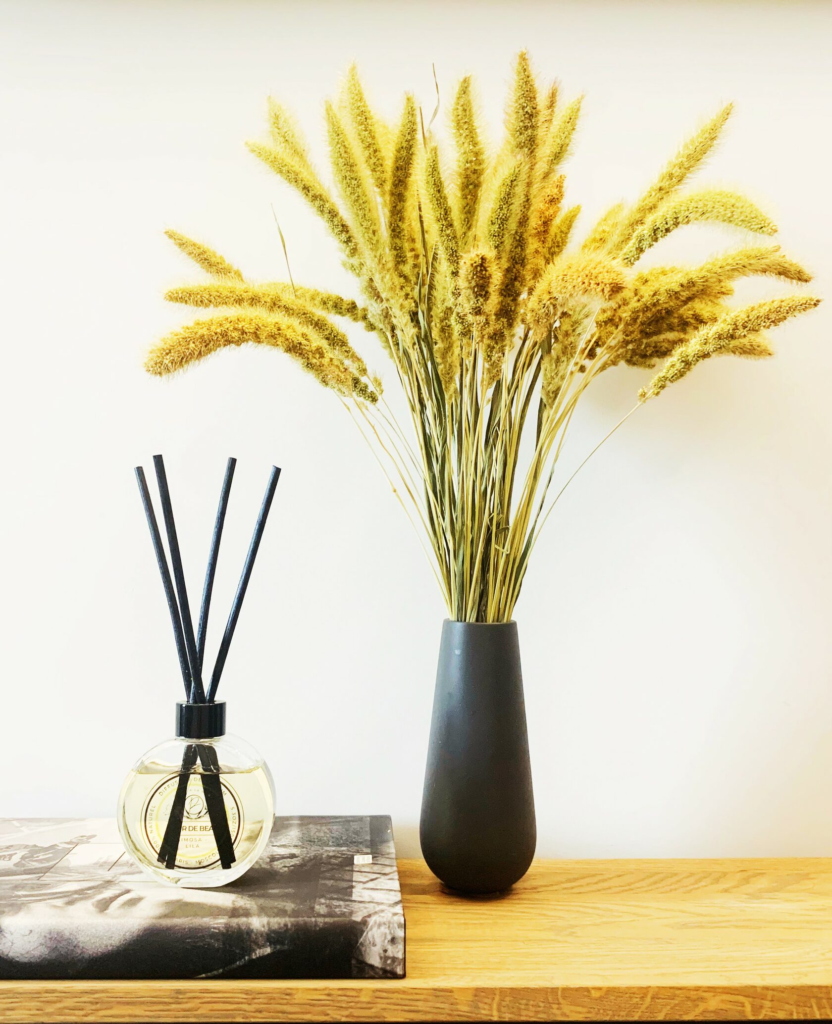 интерьерная композиция с диффузором