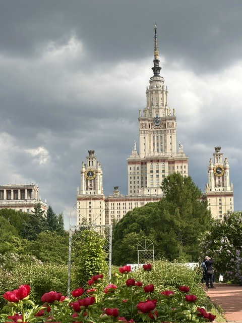 <strong style="font-size: 24px;">Познавательная прогулка в скверах МГУ им. М.В. Ломоносова. 7+</strong>
