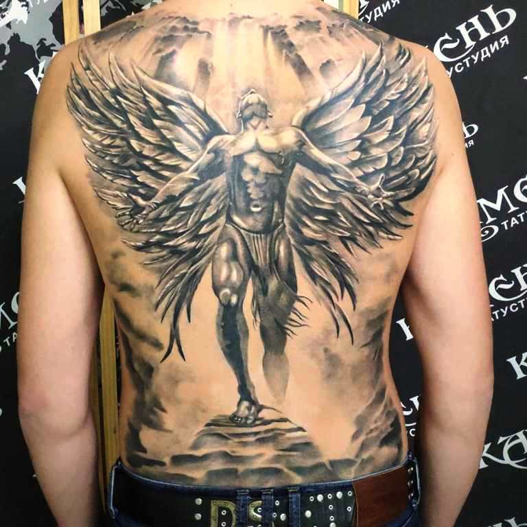 Татуировка ангел хранитель для мужчин на спине