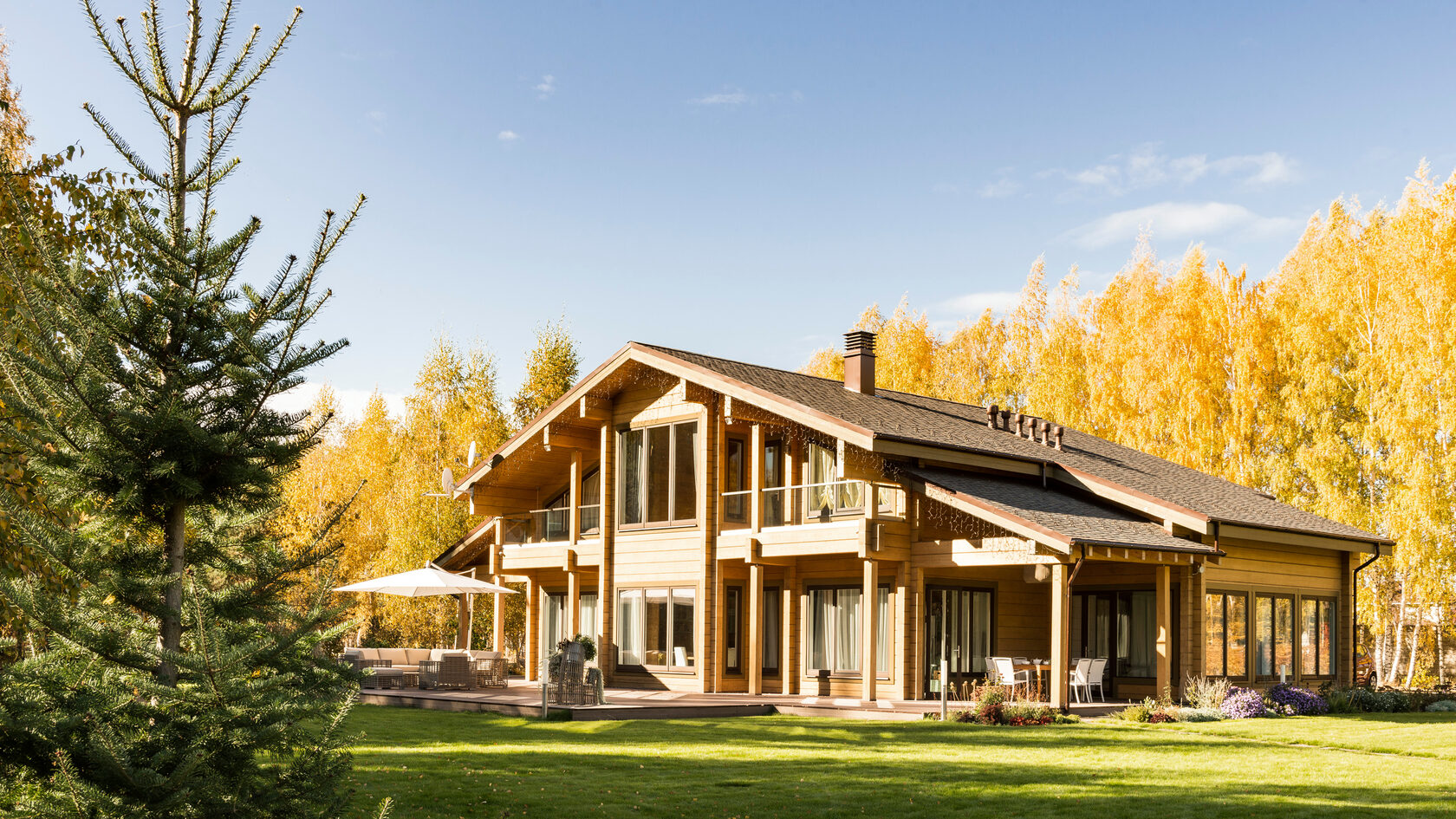 Дома из клеено. Дома из клееного бруса Хольц Хаус. Дом из клееного бруса Holz House. Хольц Хаус клееный брус. Проекты домов из бруса Хольц Хаус.