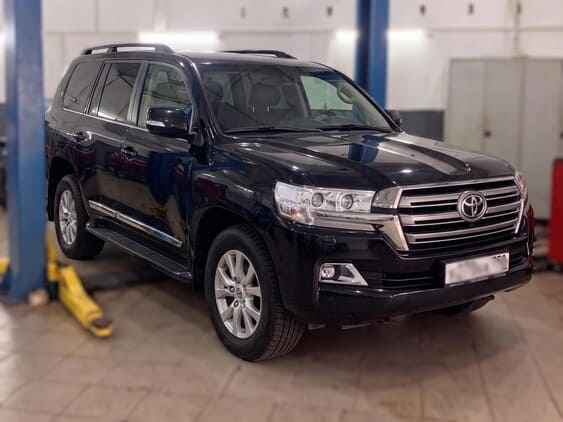 Toyota Land Cruiser в сервисе