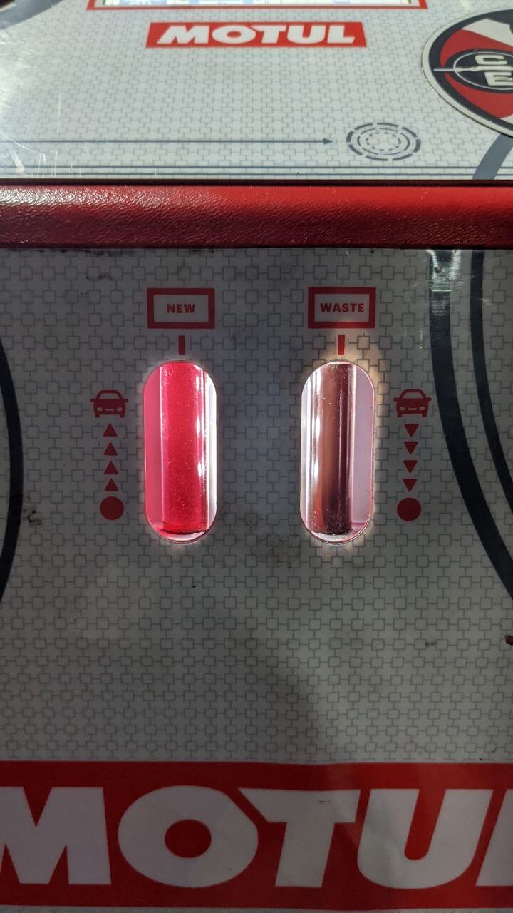 Начало процесса замещения масла