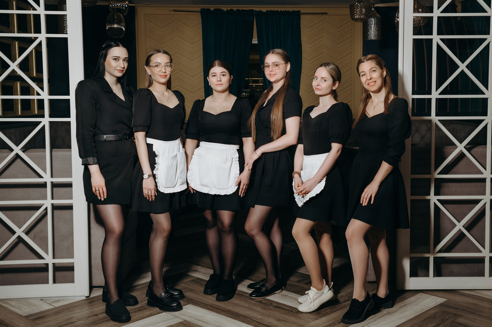 Официанты ресторана