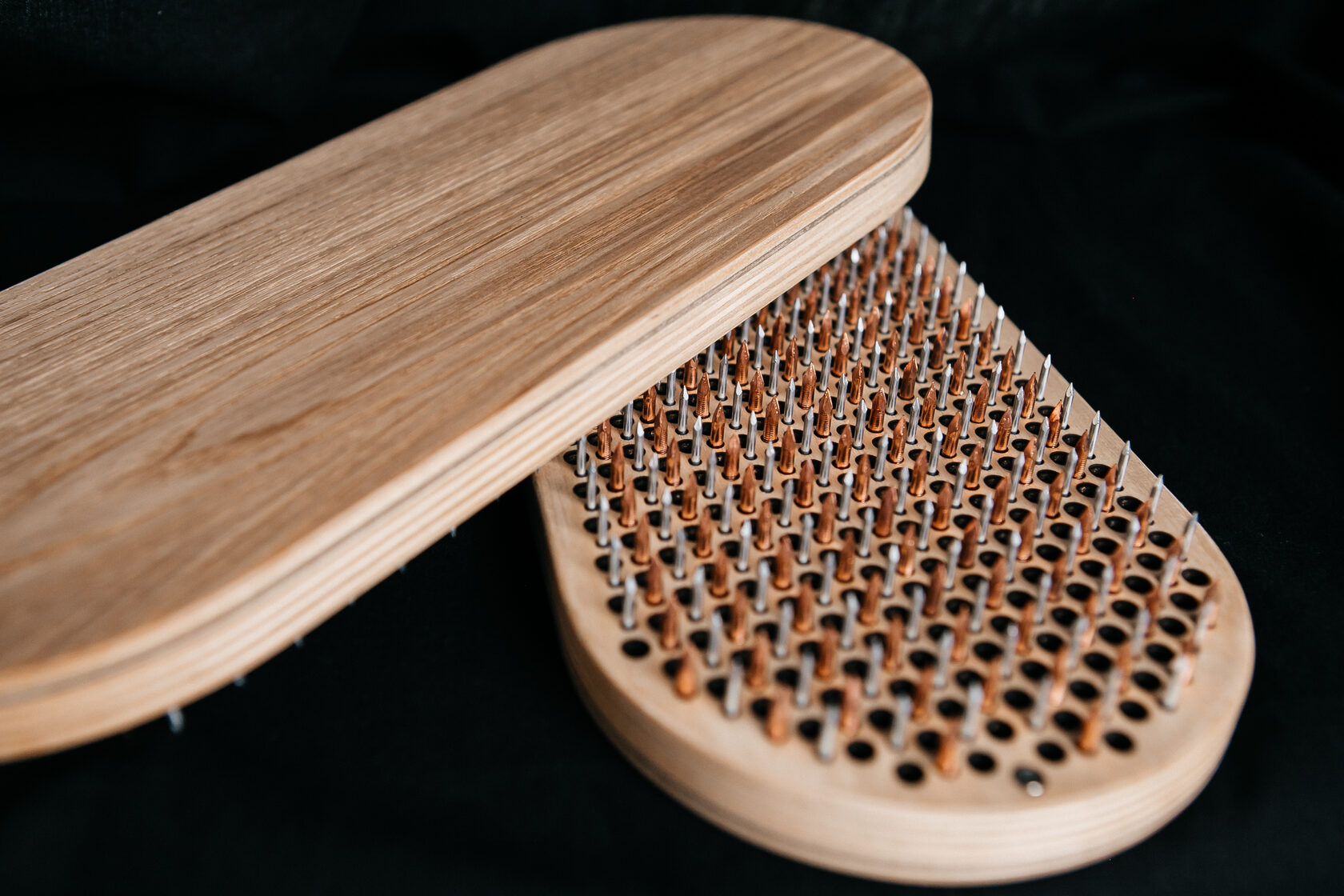 Гвоздестояние доска садху. Садху с медными гвоздями. Доска садху для начинающих какую выбрать. Доска садху. Доска садху.