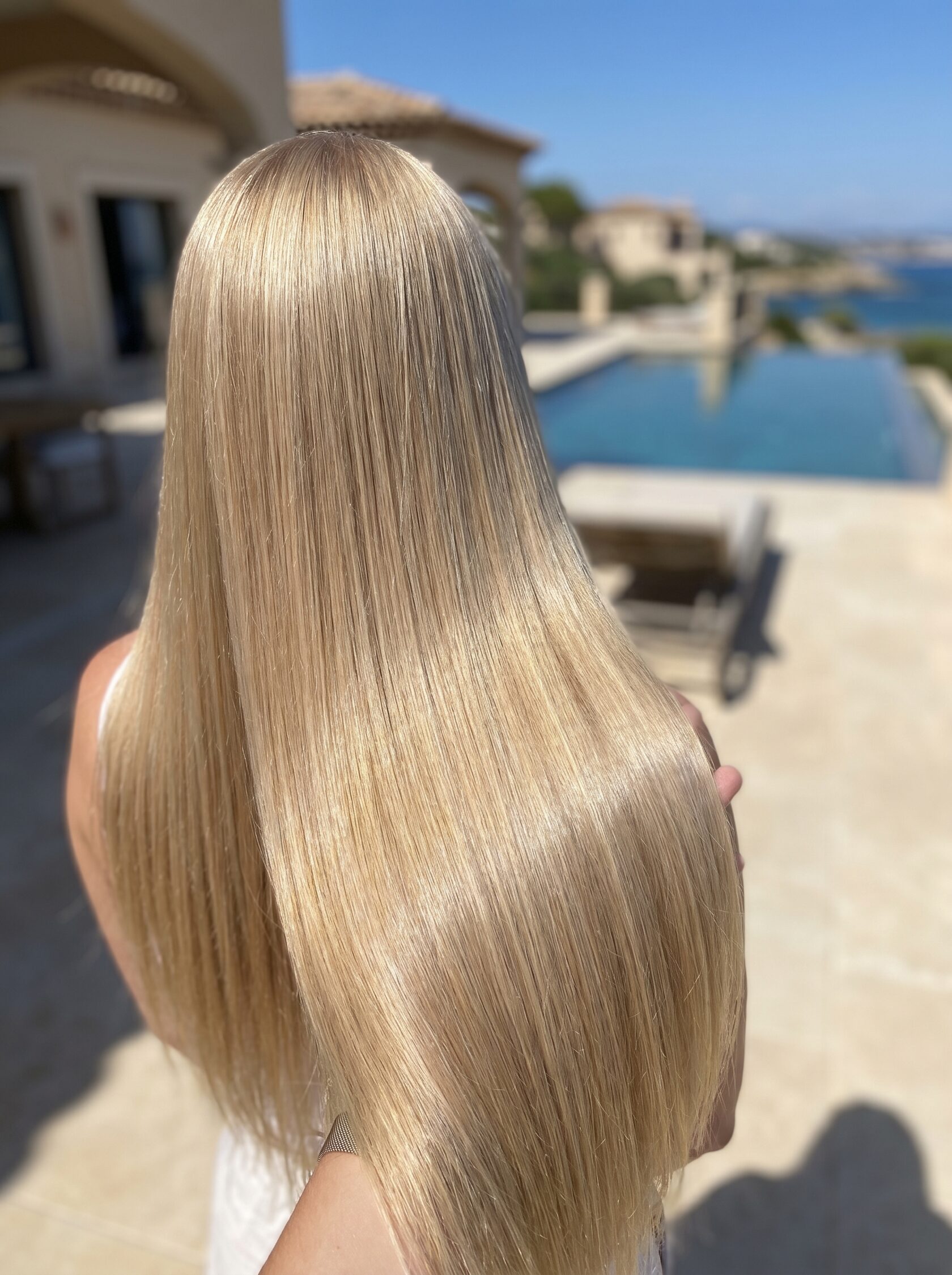 теплый блонд с объемным окрашиванием и светлыми прядями