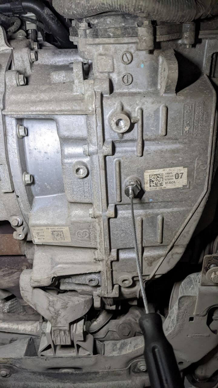 Демонтаж сливной пробки АКПП