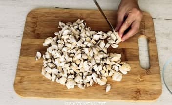 Приготовление закрытого пирога с грибами и картошкой: шаг 5