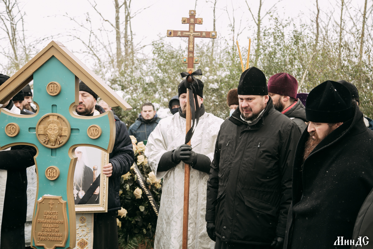 Чем отличается панихида от литургии. Филарет Вахромеев могила. Филарет Вахромеев похороны. Митрополит Филарет Вахромеев могила. Митрополит Филарет Вахромеев похороны.