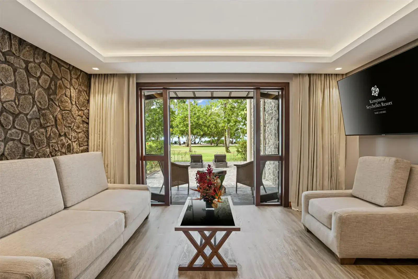 Гостиная сьюта, Kempinski Seychelles Resort