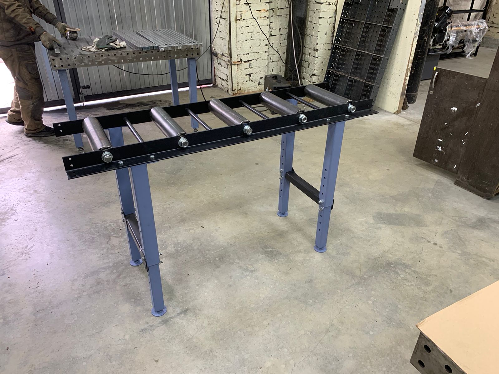 Рольганг приводной – один из ключевых элементов в системе передвижения различных механизмов и технических устройств. Это специальное устройство, предназначенное для передачи момента силы на рабочие органы или рулевые поверхности.