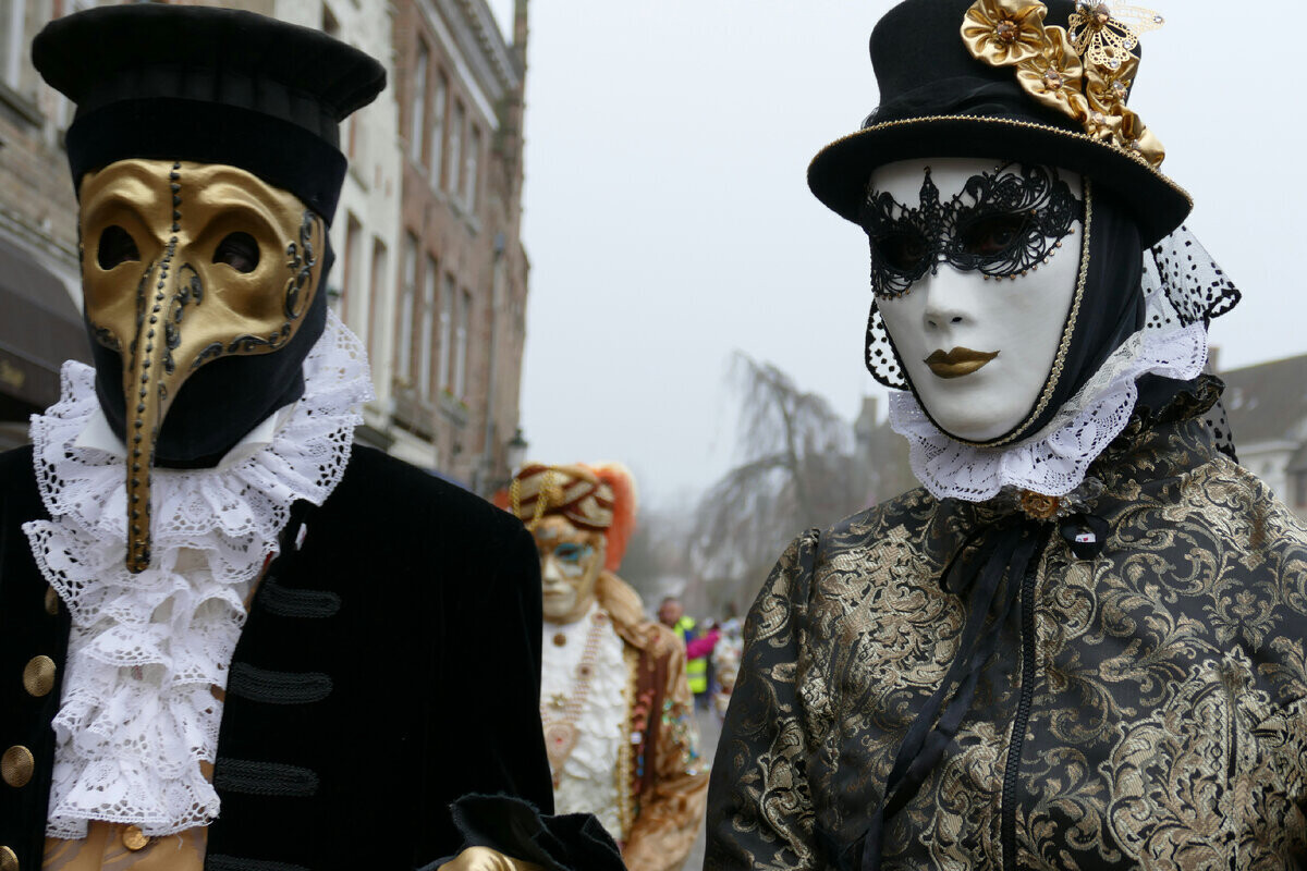 Италия. Пара в карнавальных кастюмах