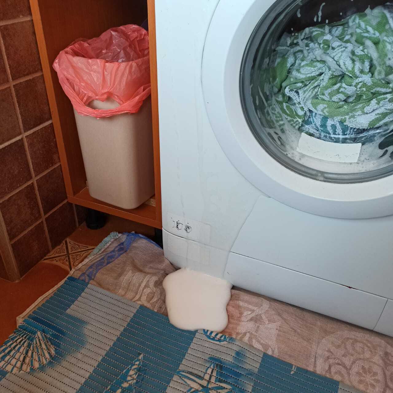 Стиральная машина Whirlpool течёт 