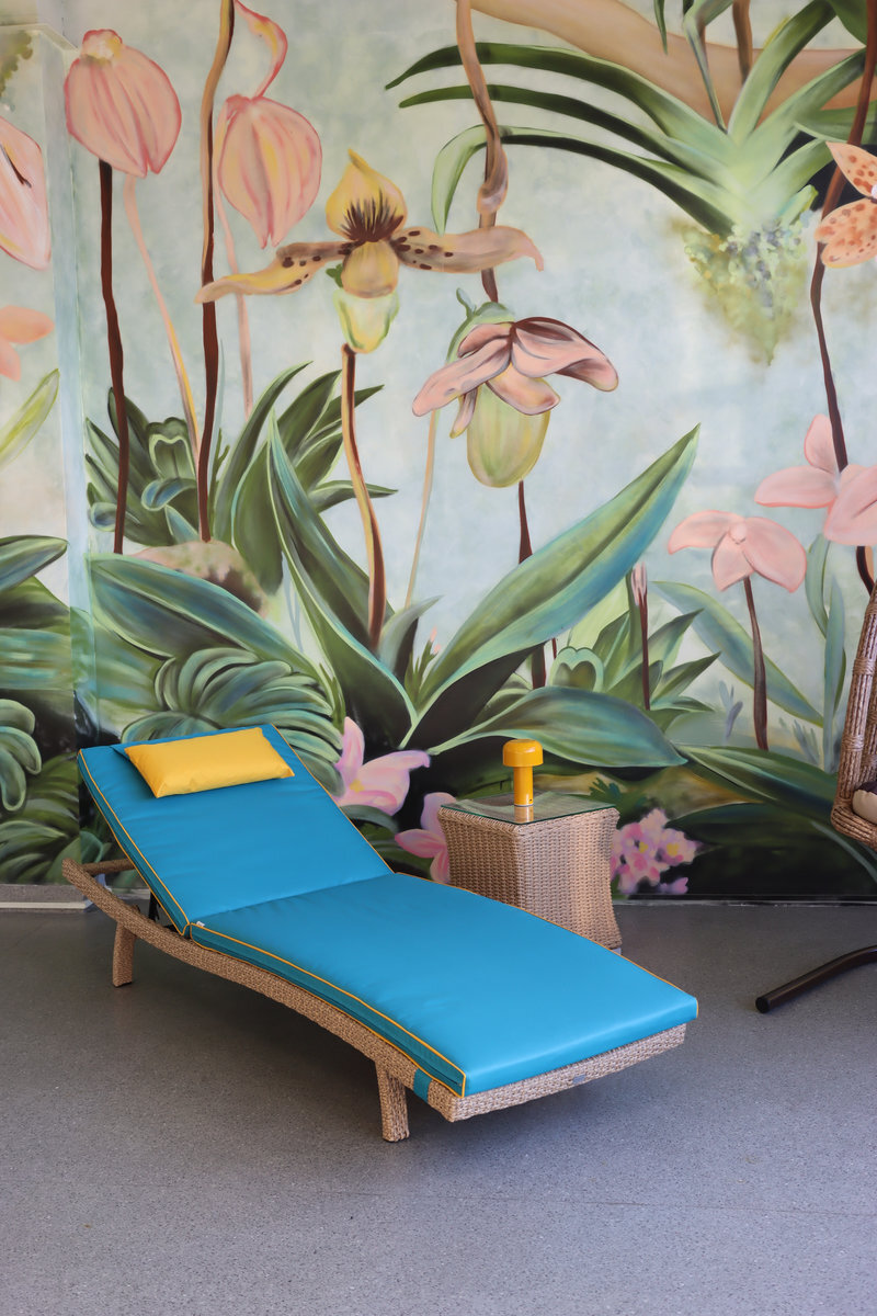 Легкий и компактный шезлонг из искусственного ротанга Авиано