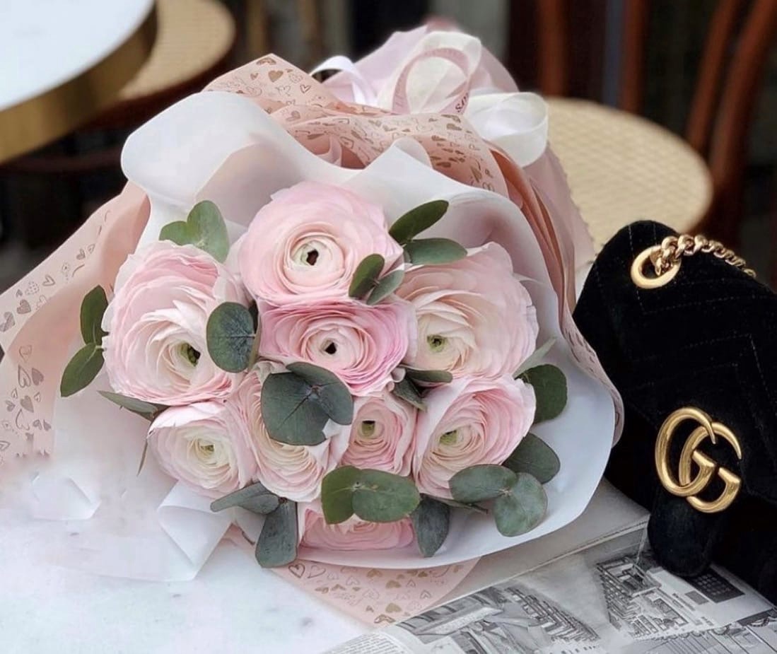 Доставка цветов СПб. Заказать букет из каталога с доставкой на дом