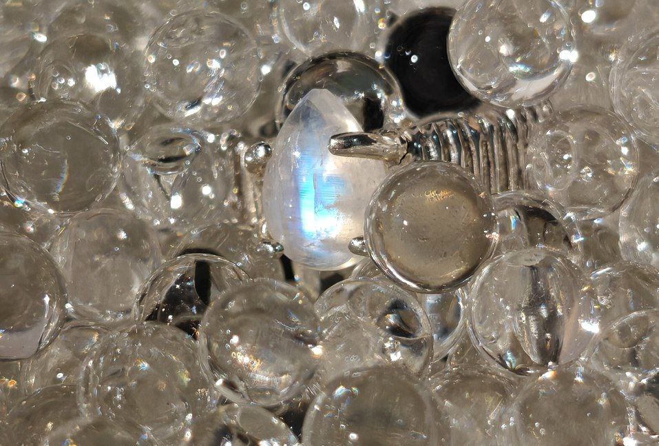 адуляр, лунный камень, дизайнерские украшения из натуральных камней, стильные и необычные ювелирные украшения, эксклюзивные украшения ручной работы, серебряные украшения спб дизайнерские