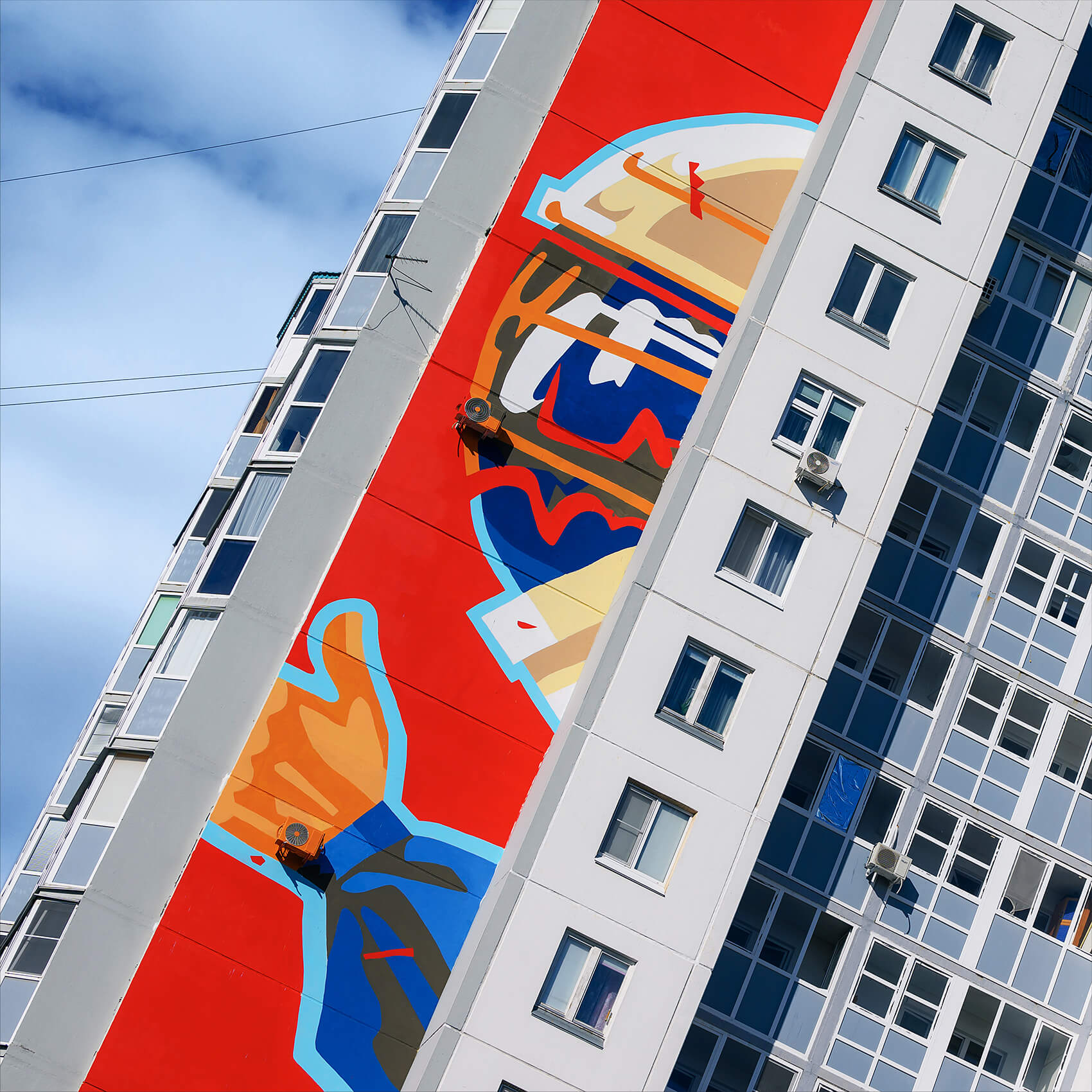 Роспись 16-этажного здания в Омске. Мурал авторства Алексея Бархана.