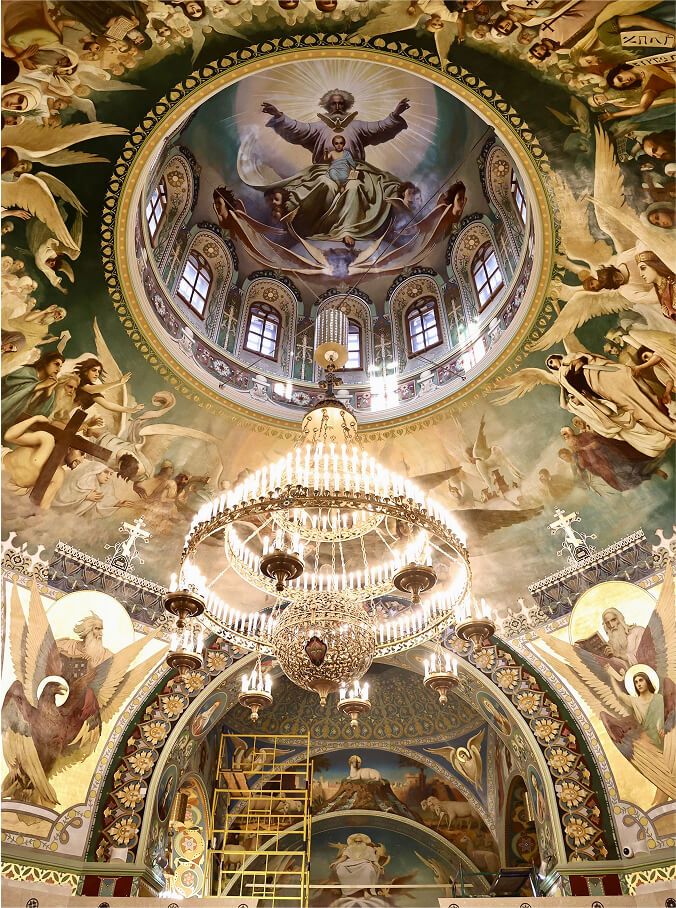 Путеводитель по Челябинску | Лики святых Александра Невского, Ярослава Мудрого и Владимира Мономаха в Александро-Невской церкви